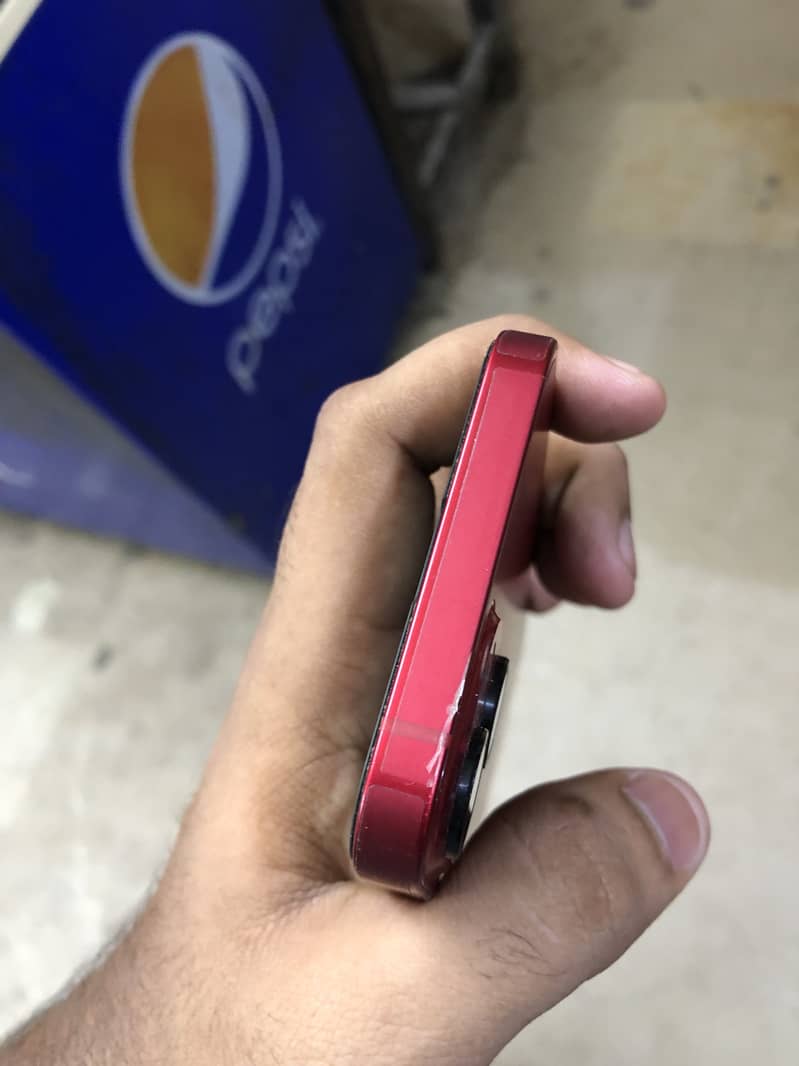 iPhone 13 4