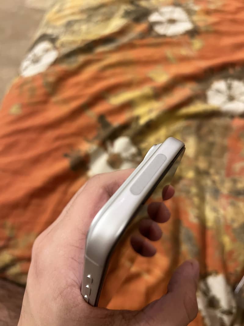 iPhone 17 Pro 4