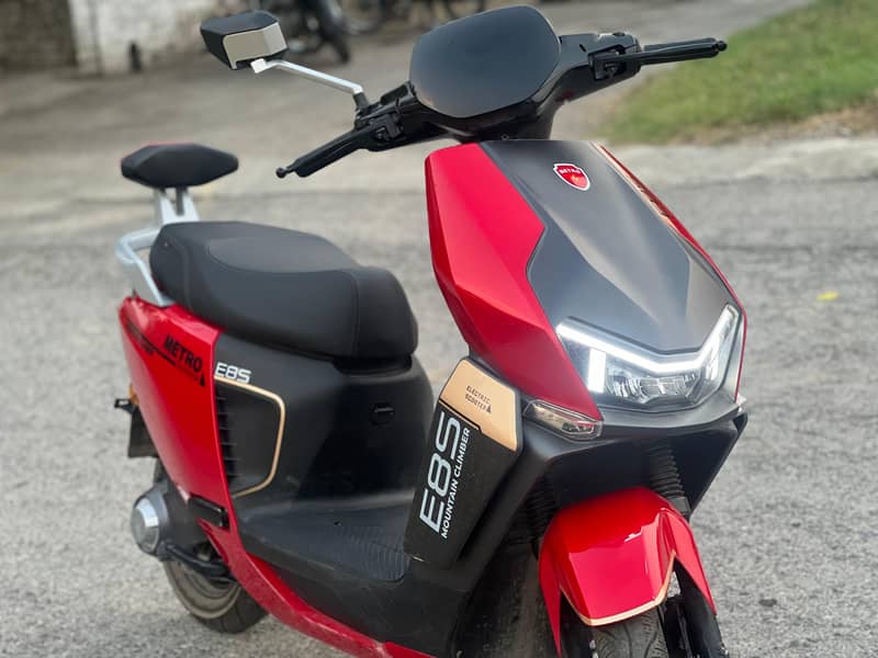Metro EV E8s 0
