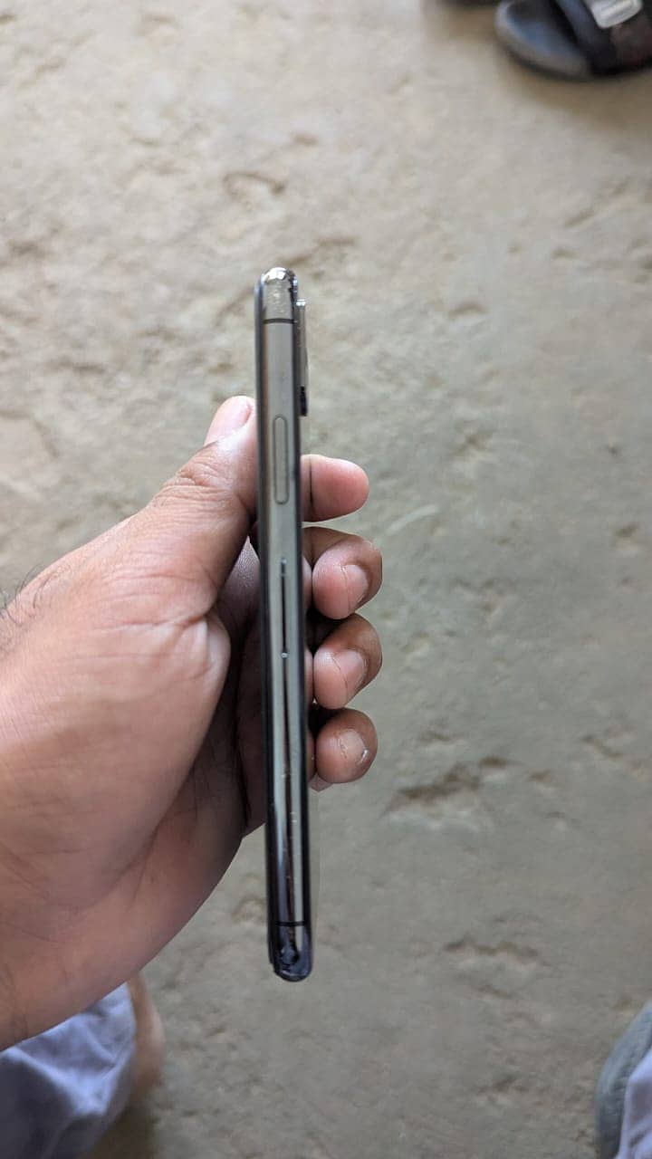 Apple iPhone X 3