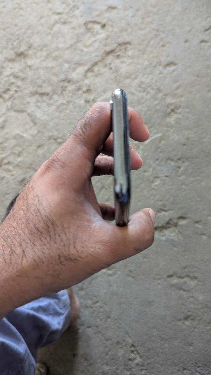Apple iPhone X 4