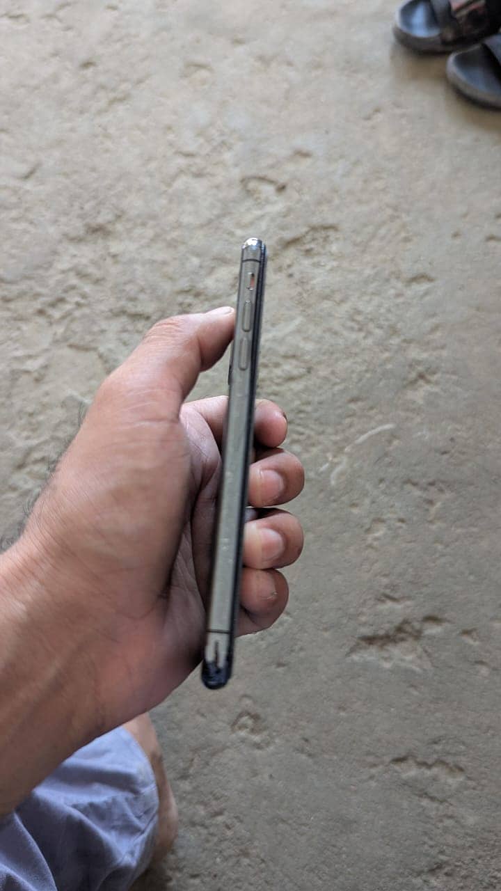Apple iPhone X 5