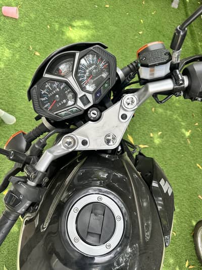 Suzuki gsx 125 black color