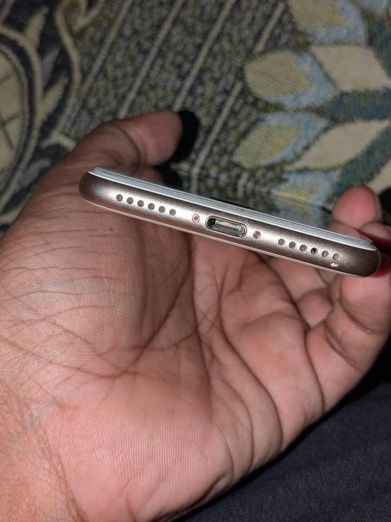 Apple iPhone 8 4