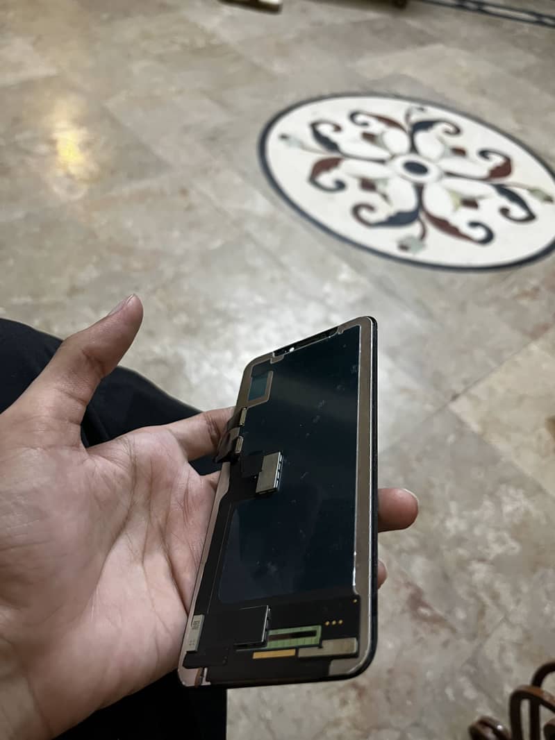 Apple iPhone X 3