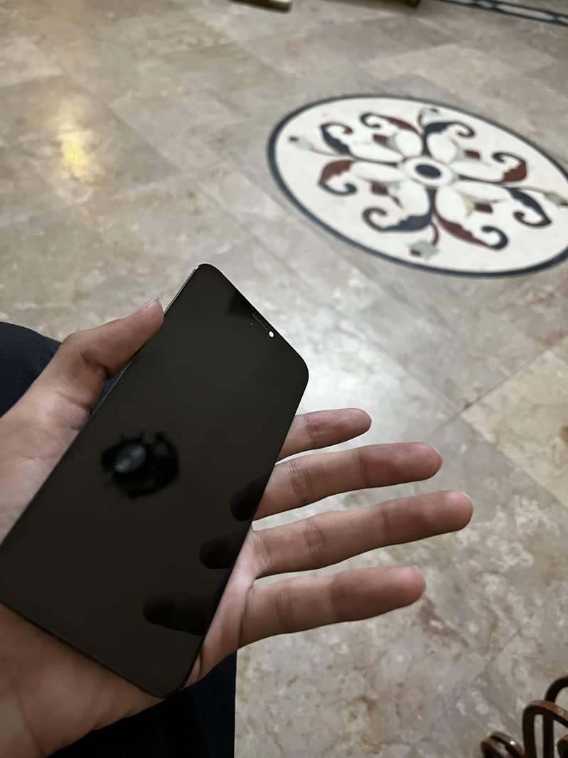 Apple iPhone X 4