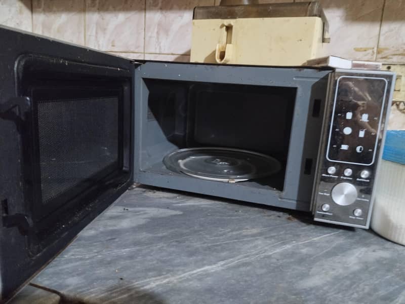 Microwave oven 1