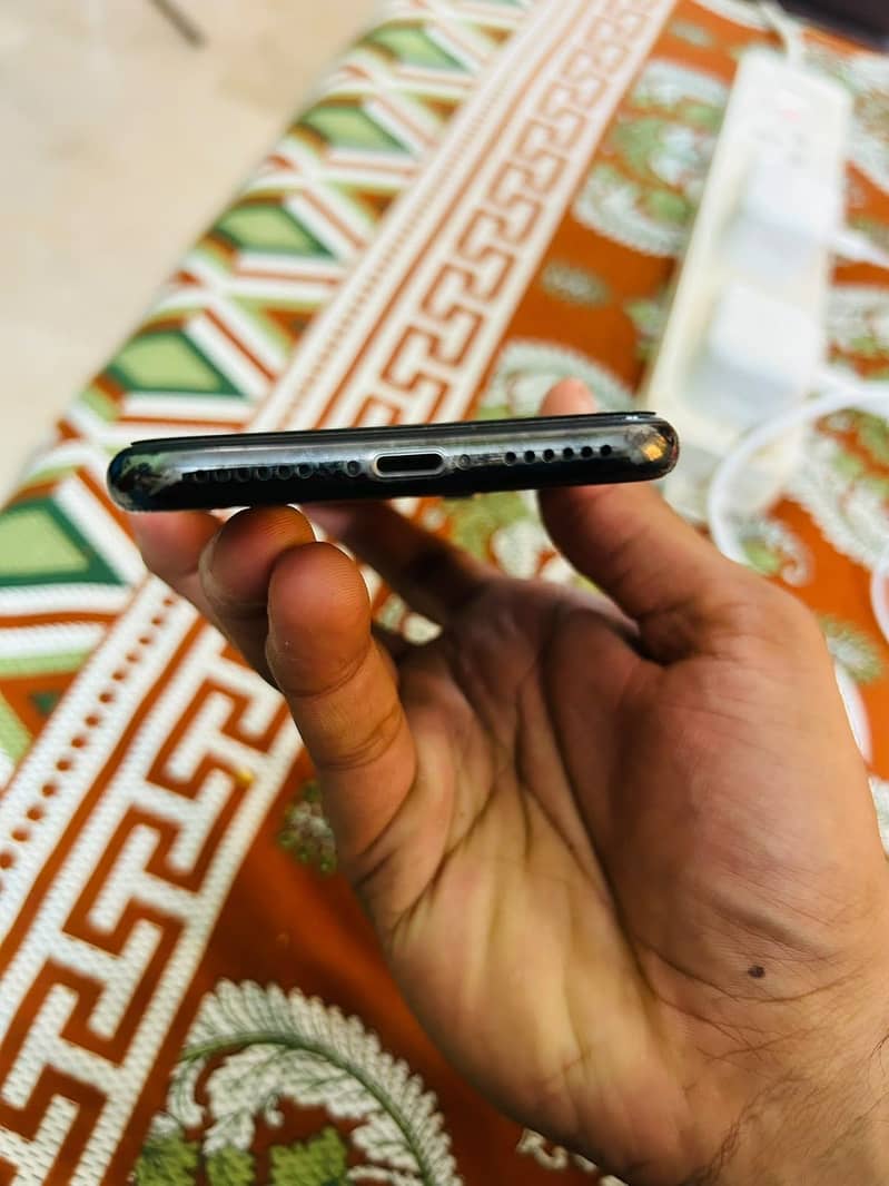 Apple iPhone X 4