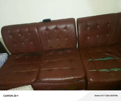 aao dabal sofa 2 pice buhat achy mazboot bany ha bas poshish hony ha
