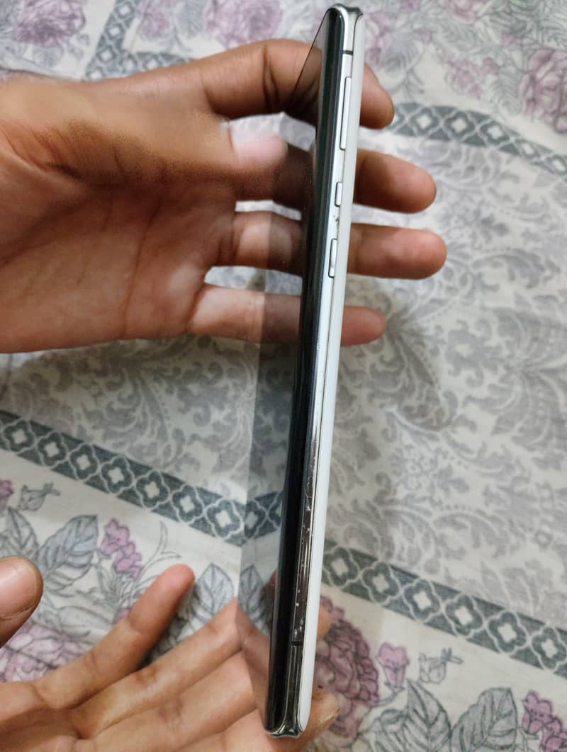 Sharp Aquos Crystal 3