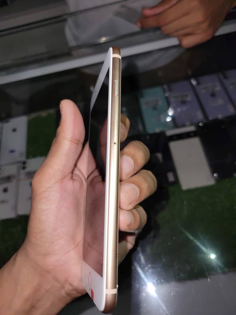 Apple iPhone 8 Plus 1