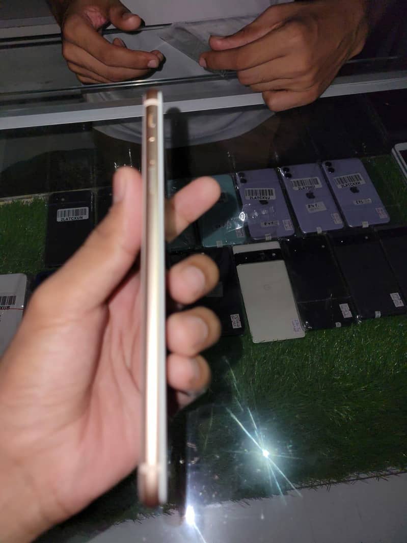 Apple iPhone 8 Plus 2