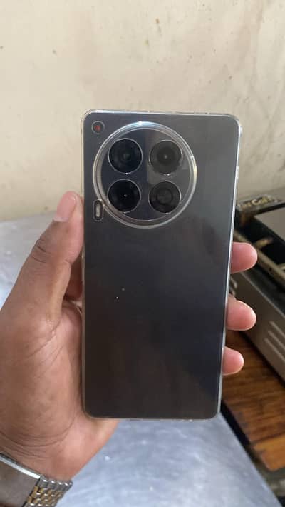 Tecno CAMON 30