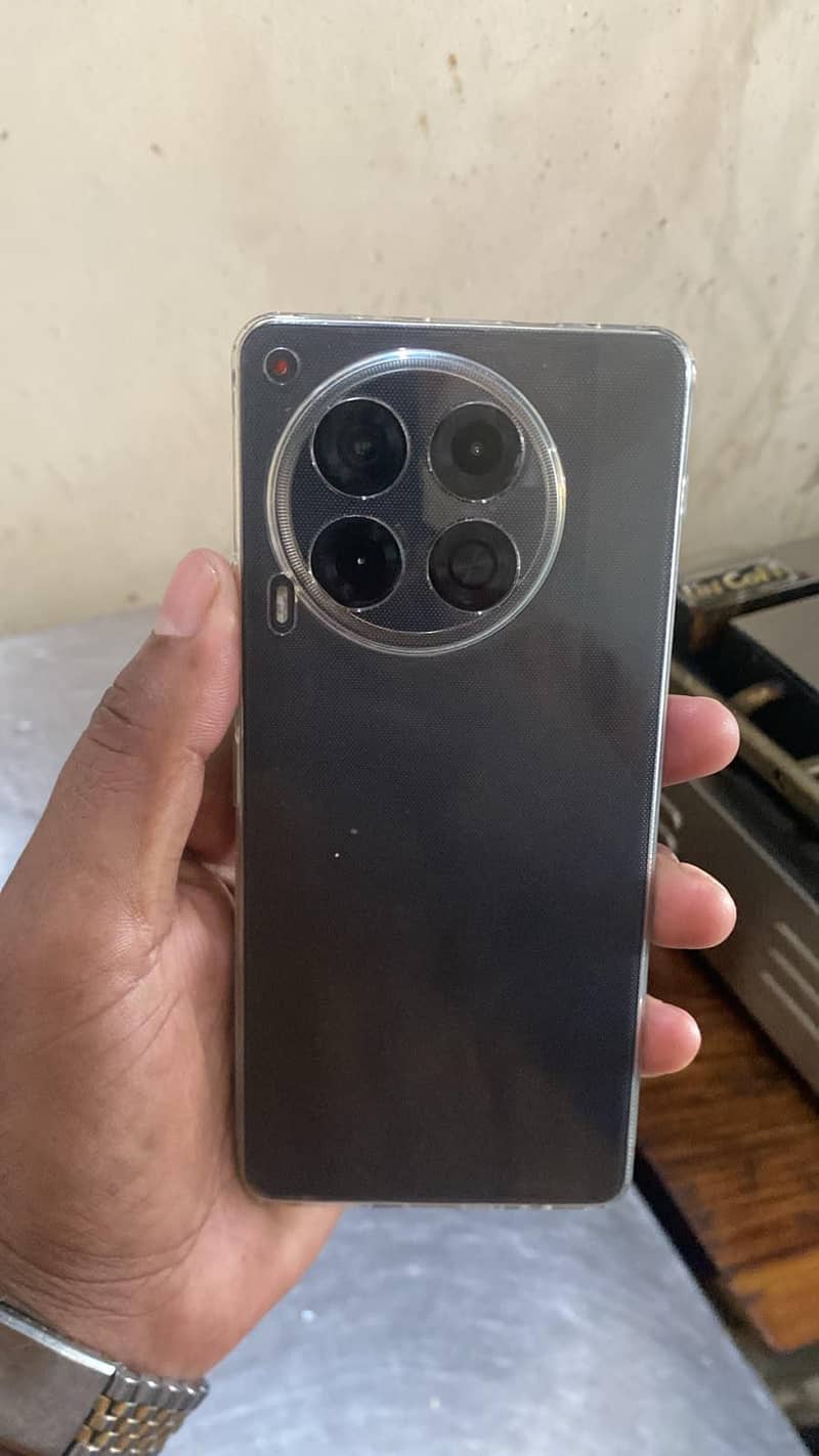 Tecno CAMON 30 0
