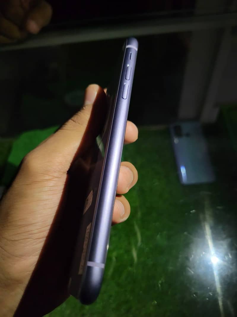 Apple iPhone 11 3