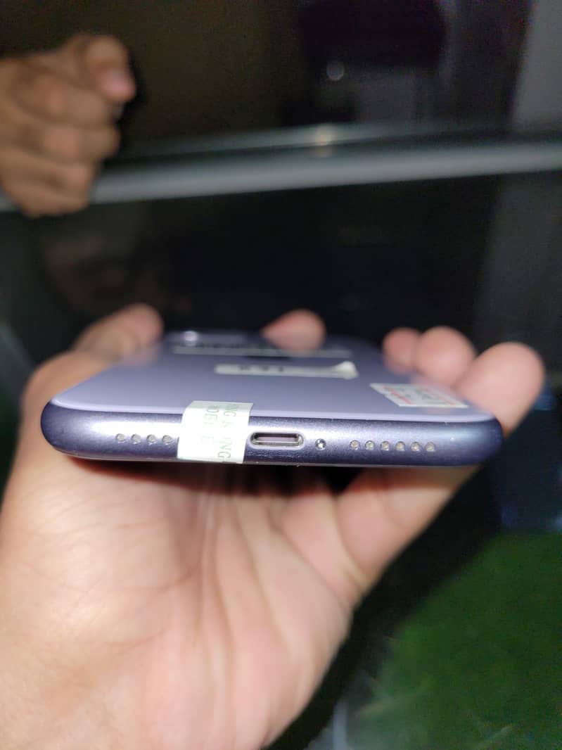 Apple iPhone 11 4