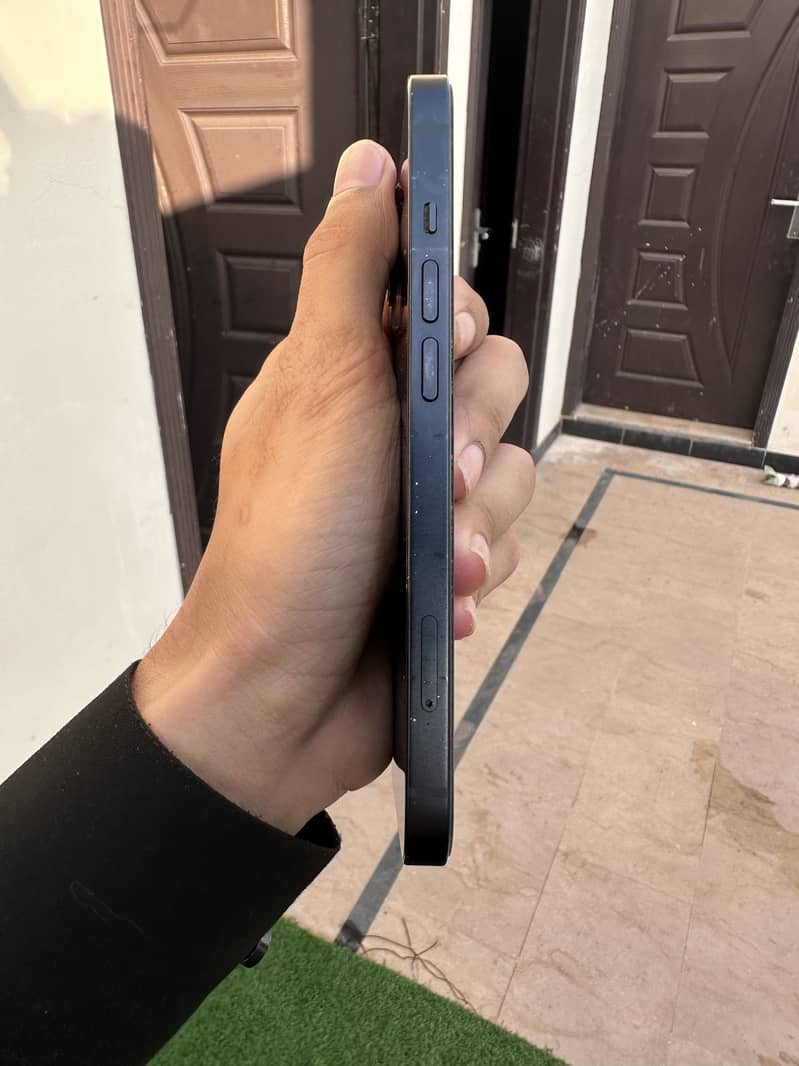 iPhone 13 3