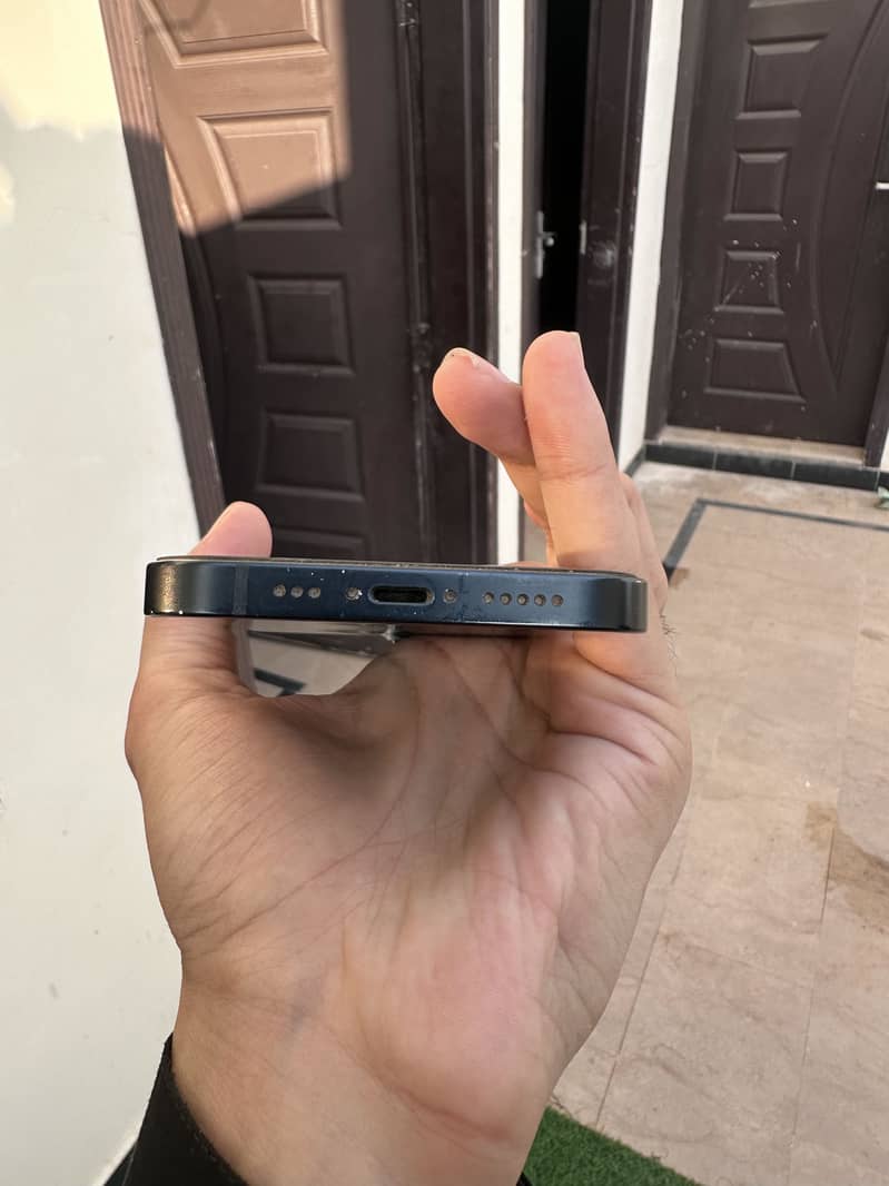 iPhone 13 4
