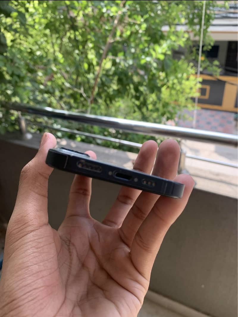 Apple iPhone 13 3
