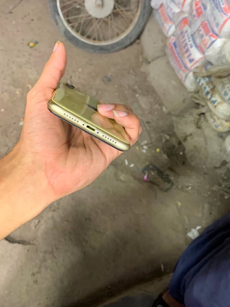 Apple iPhone 11 2