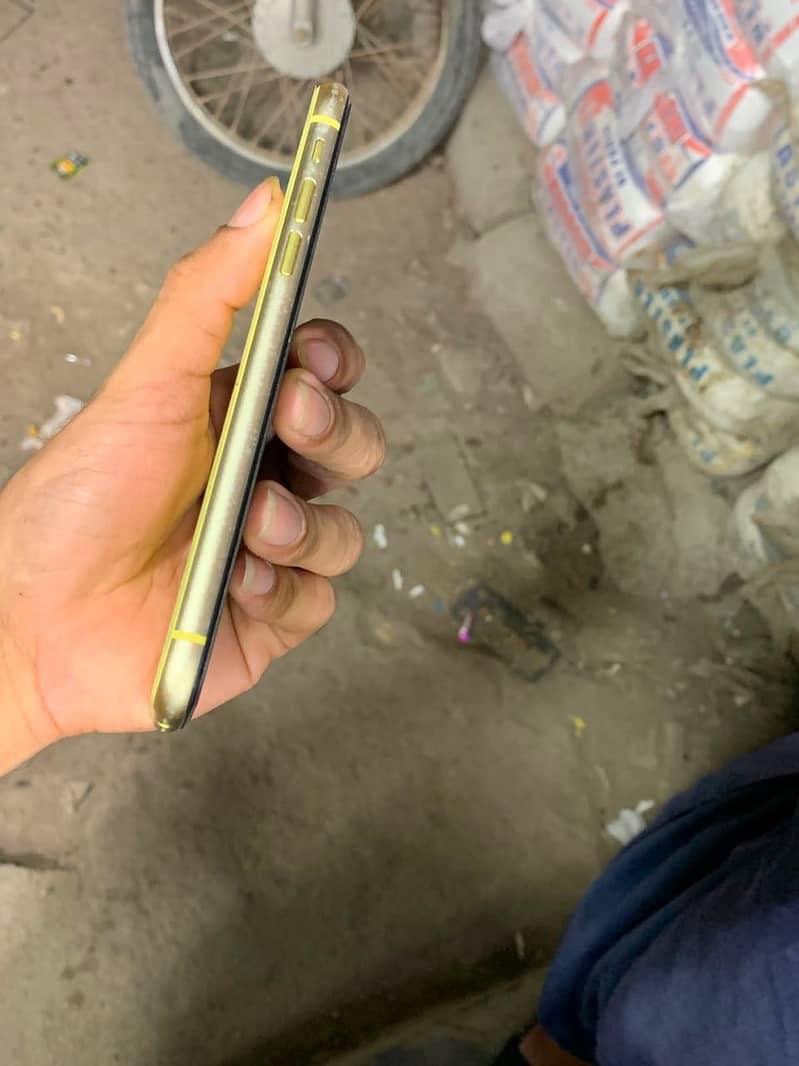 Apple iPhone 11 3