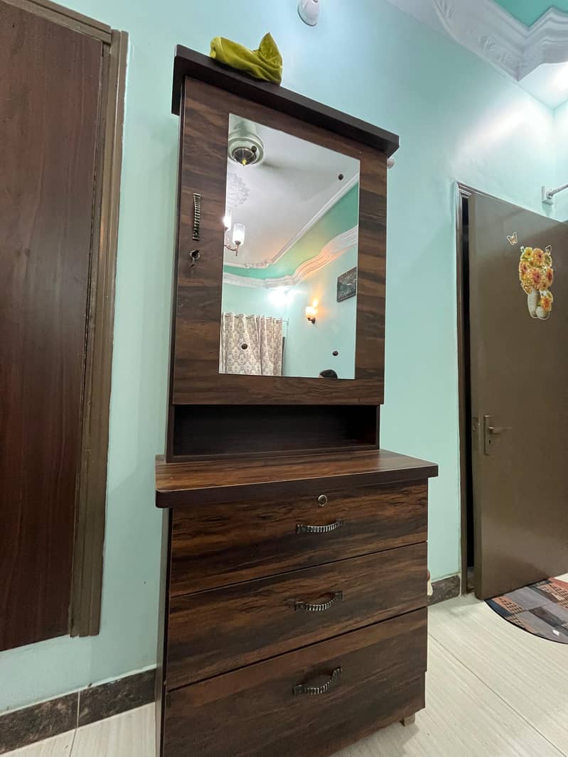 Double Bed and side table snd dressing table 5
