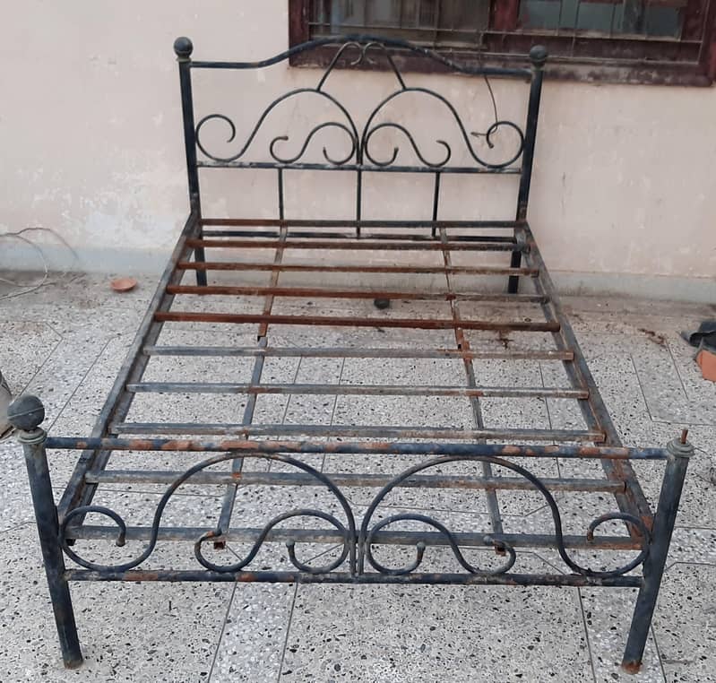 Iron bed 0