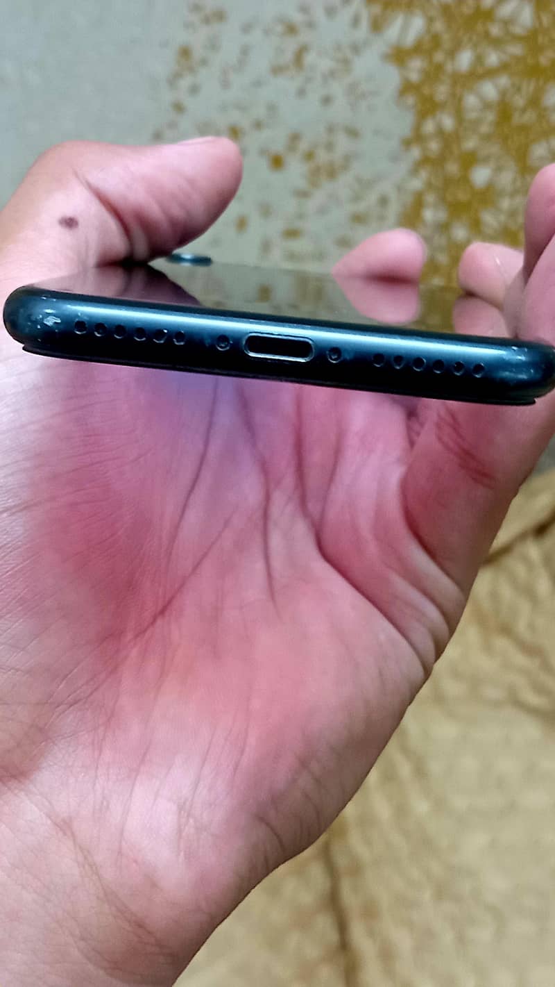 Apple iPhone 7 3