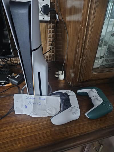 PS5 slim 1tb disc edition just open box with 2 controllers