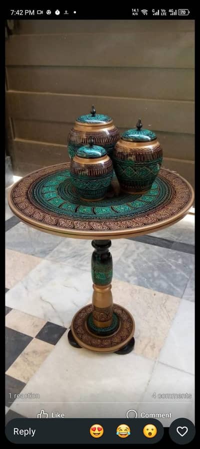 SB items wood ma bni hui hn