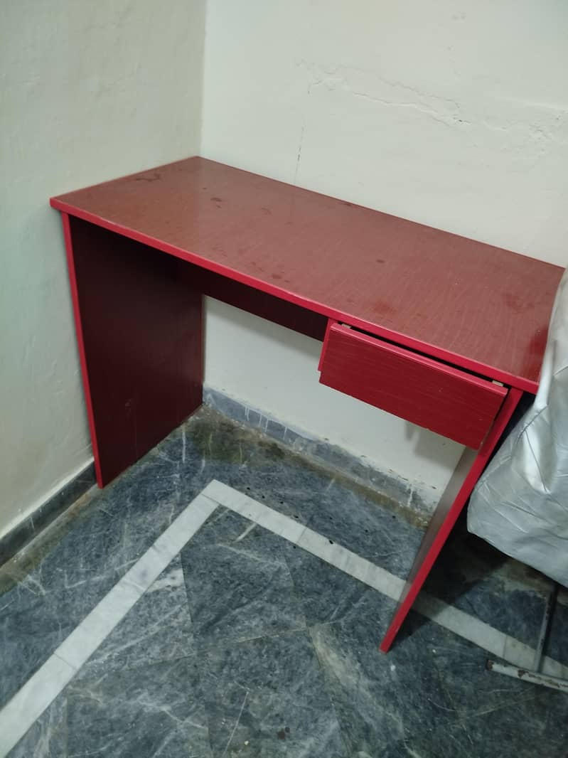 Table for study and office work 1