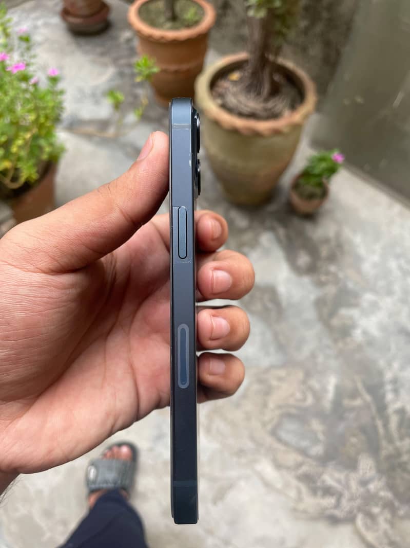 Apple iPhone 13 3