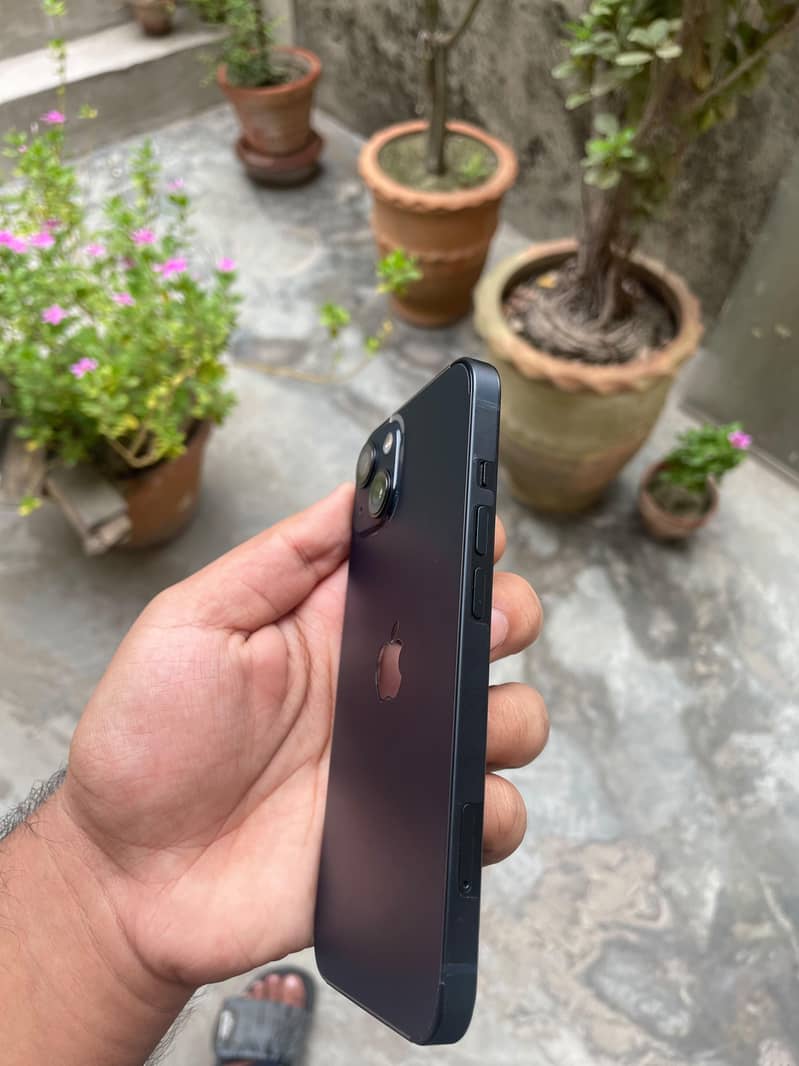 Apple iPhone 13 4