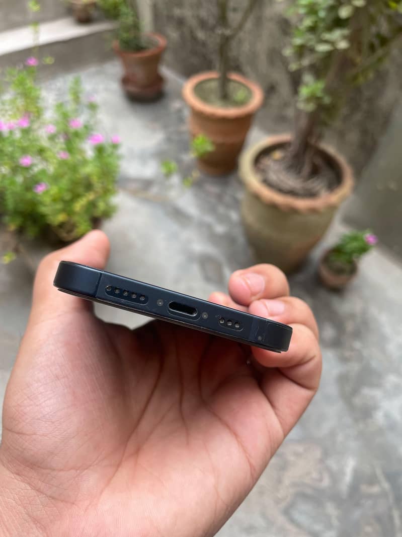 Apple iPhone 13 5