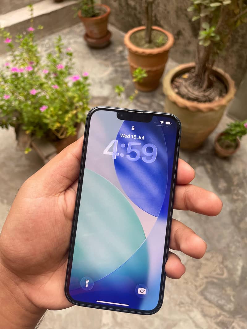 Apple iPhone 13 6