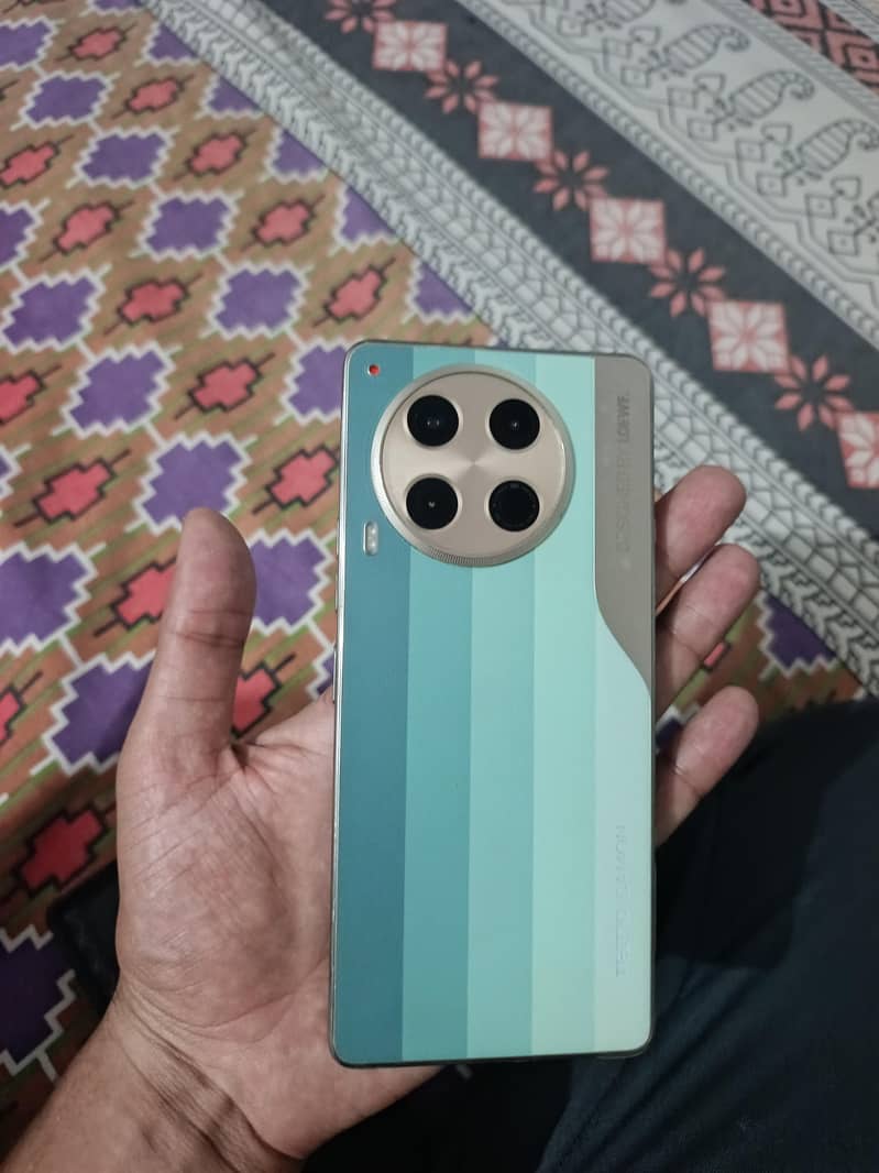 Tecno CAMON 30 0