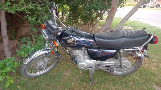 honda 125 look all ok just ready to drive.