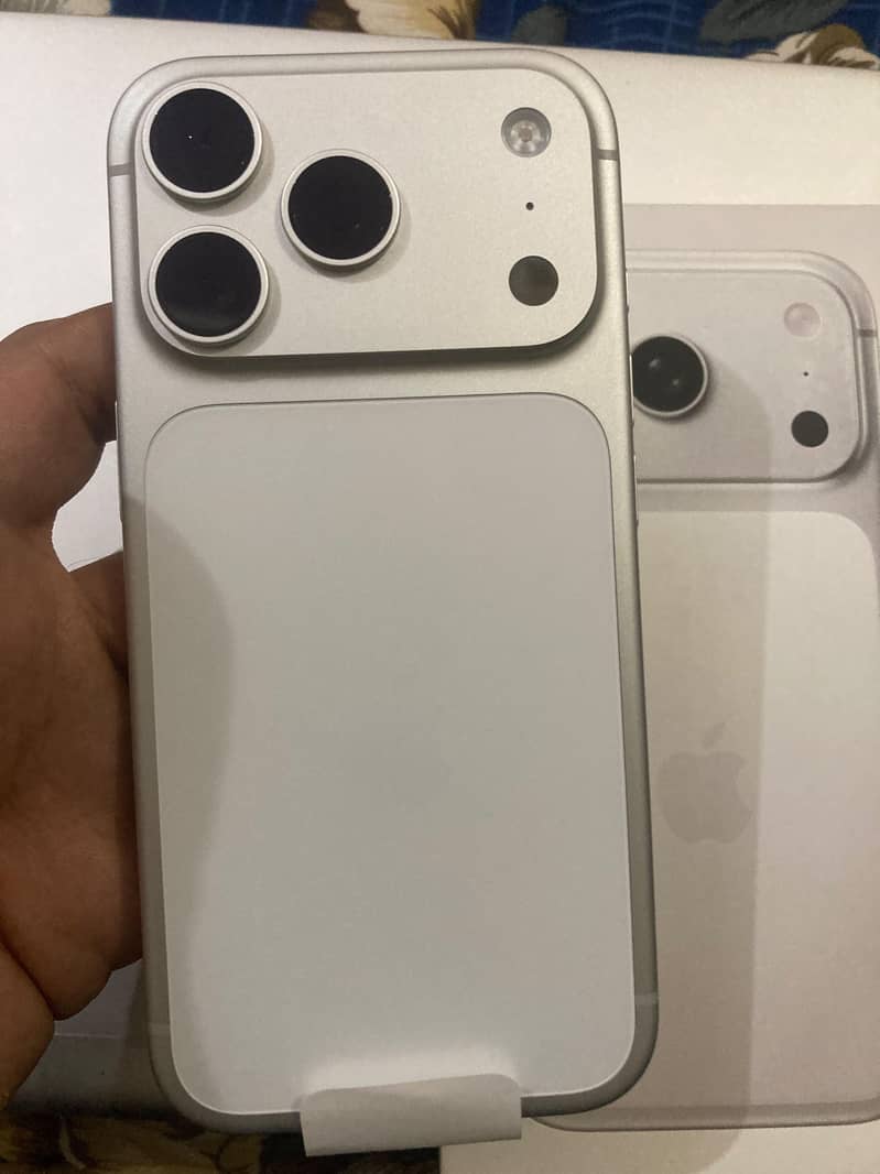 Apple iPhone 17 Pro 0