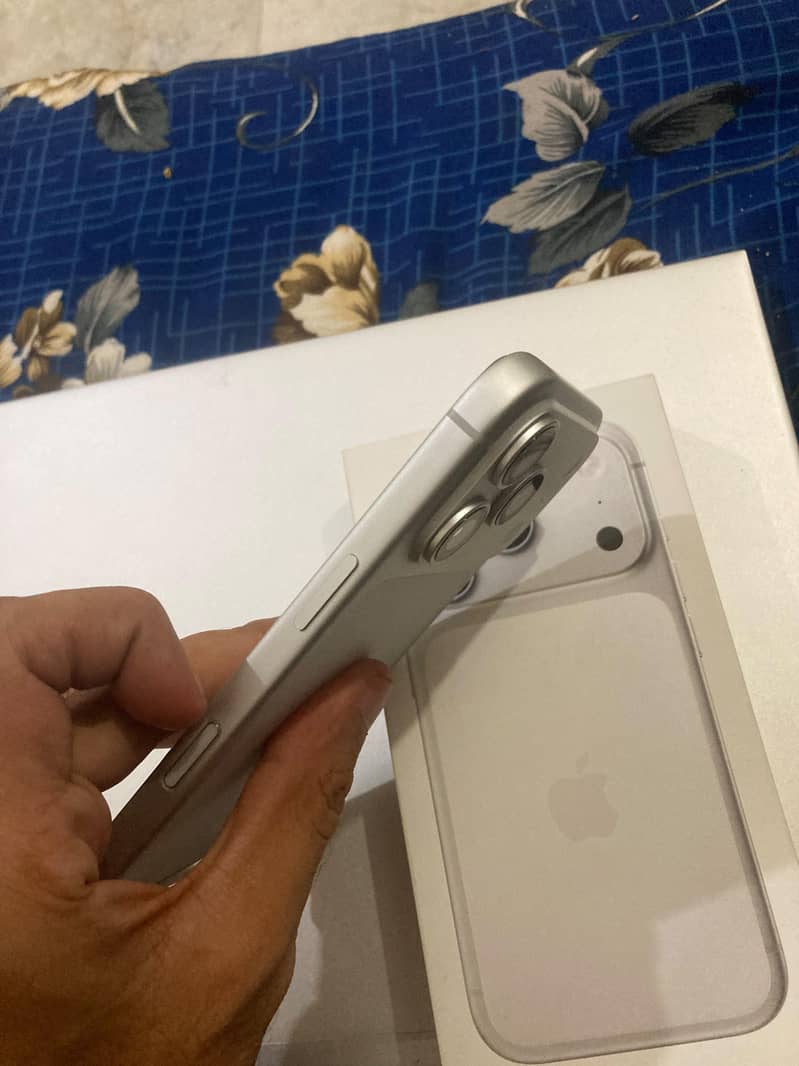 Apple iPhone 17 Pro 4