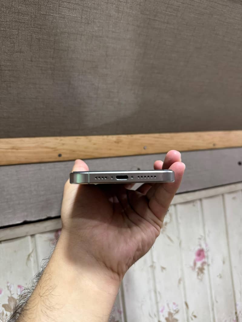 Apple iPhone 15 Pro Max 2
