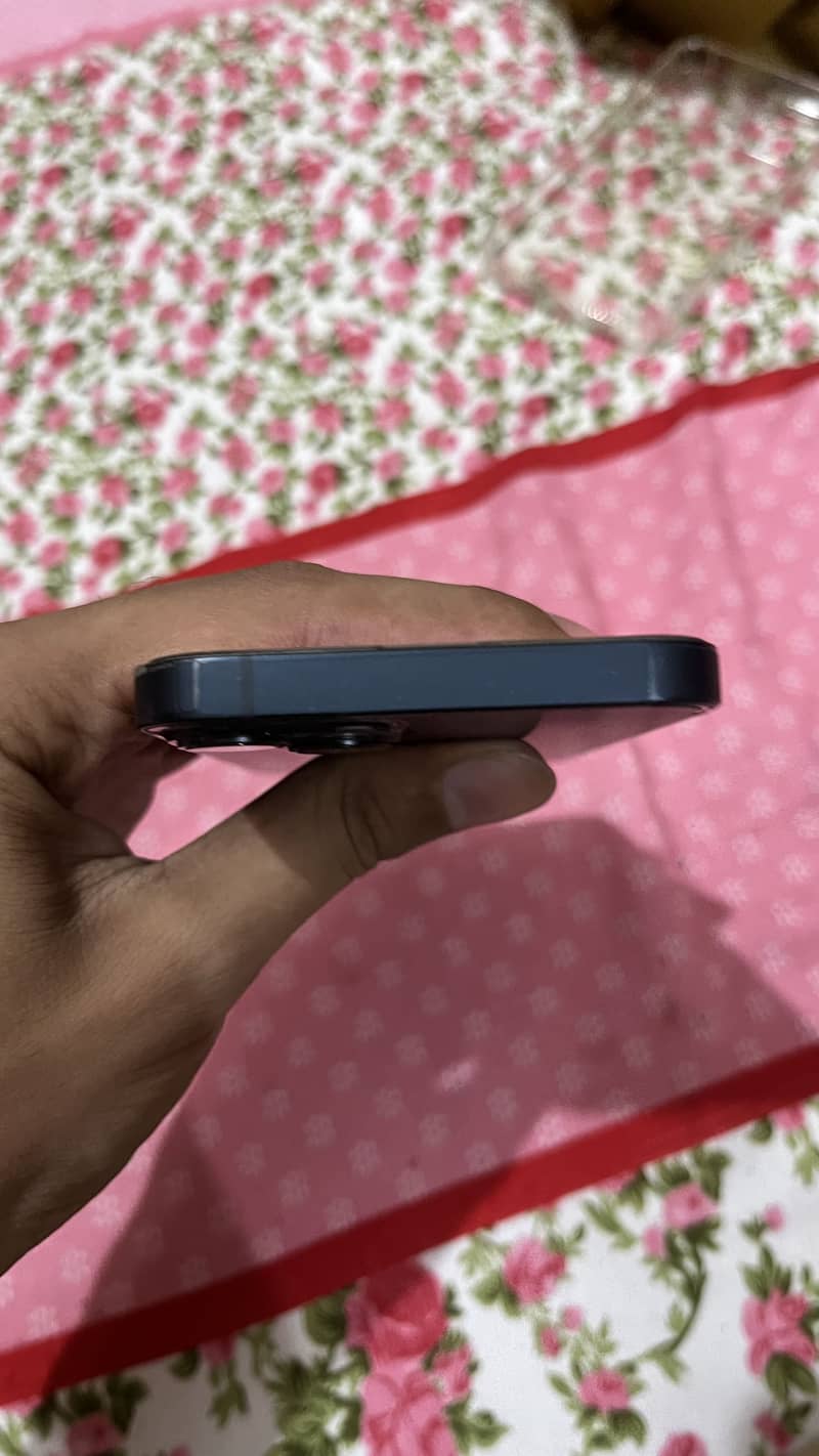 iphone 13 Scratch less 10/10 5