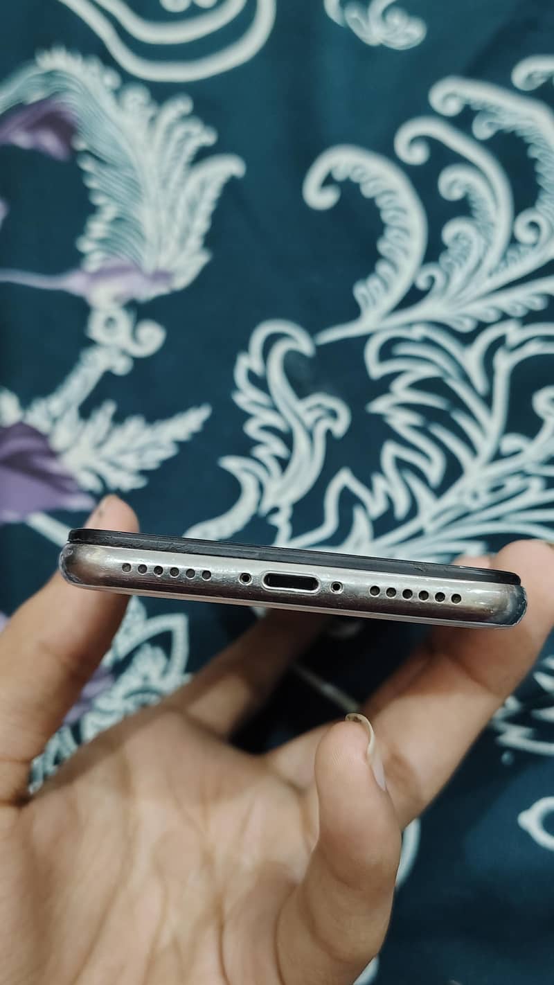 Apple iPhone X 4