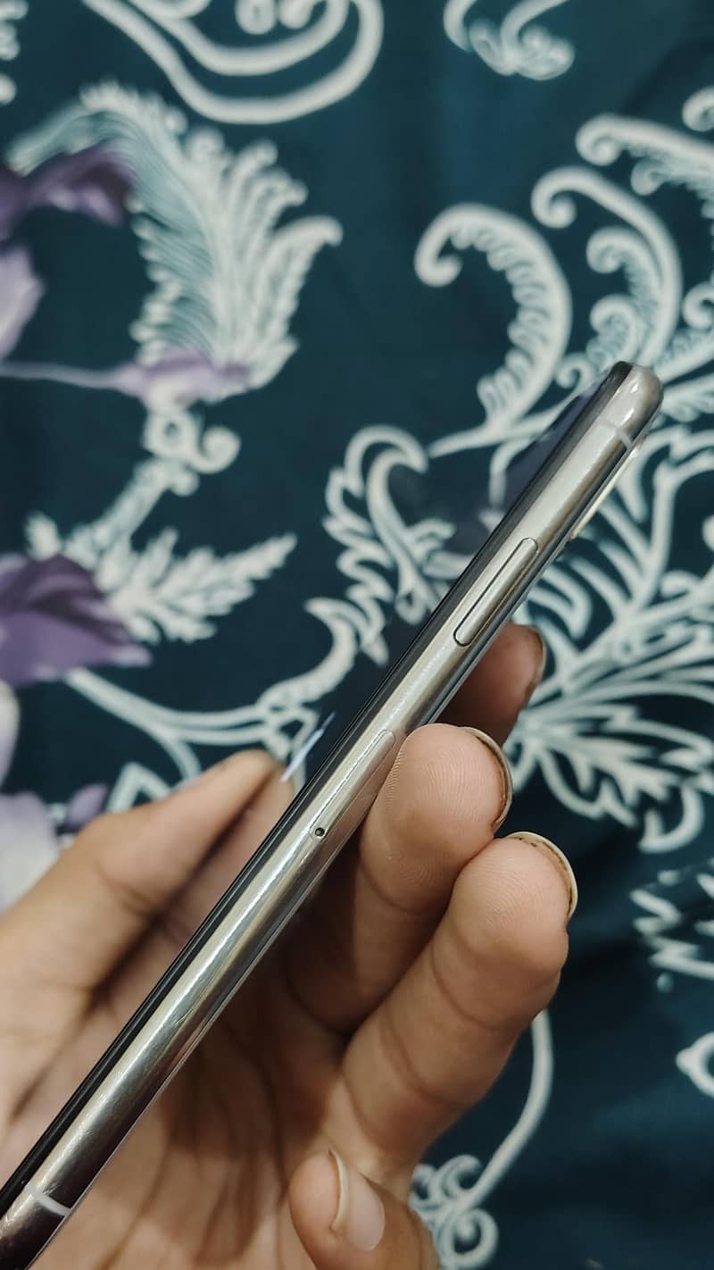 Apple iPhone X 5