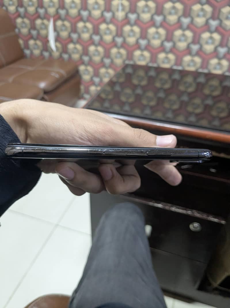 Apple iPhone X 3