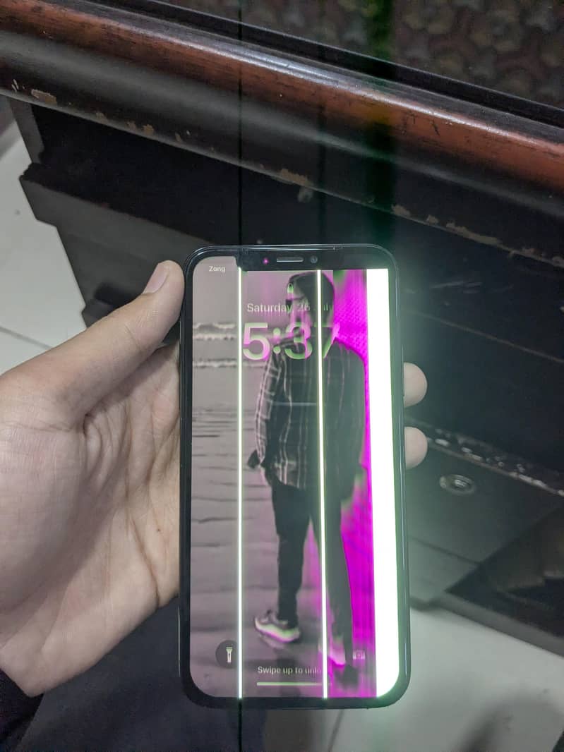 Apple iPhone X 4
