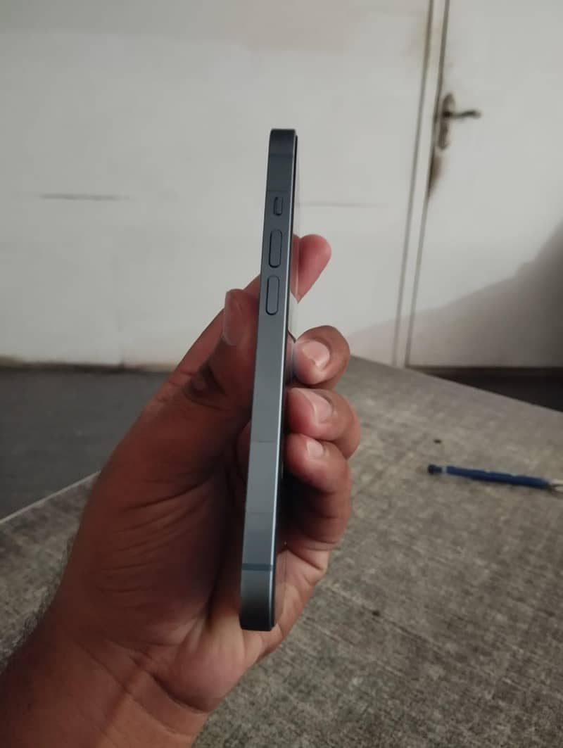 Apple iPhone 14 3