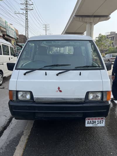 Mitsubishi L300