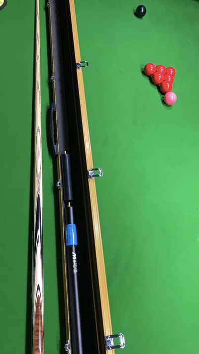 sniper ultimate cue with box and accessries