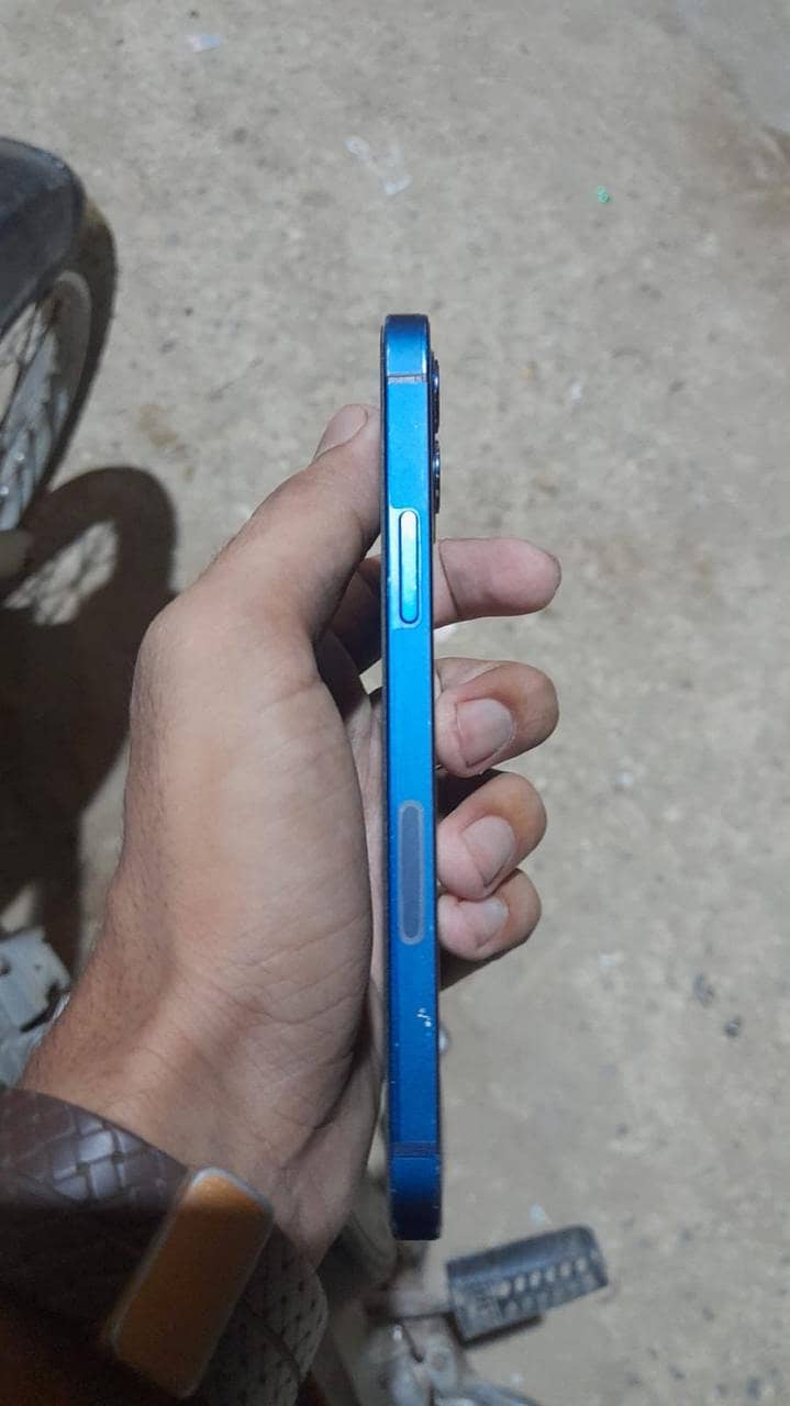 Apple iPhone 12 2