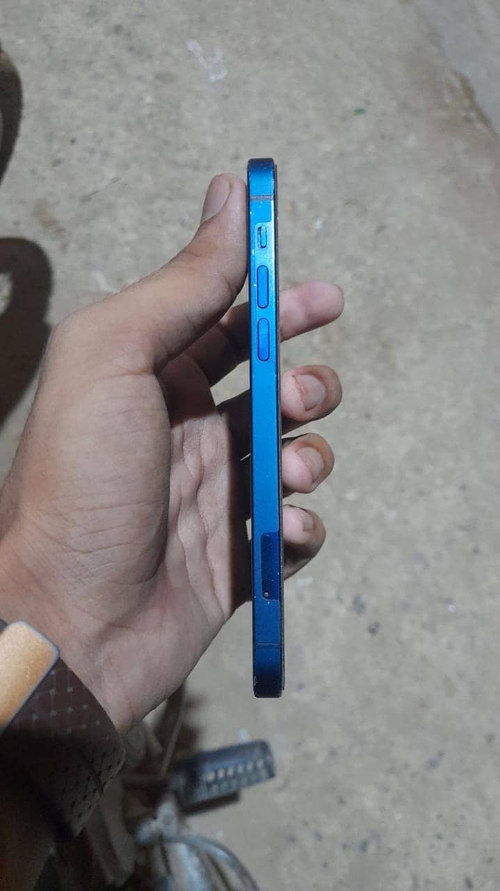 Apple iPhone 12 3